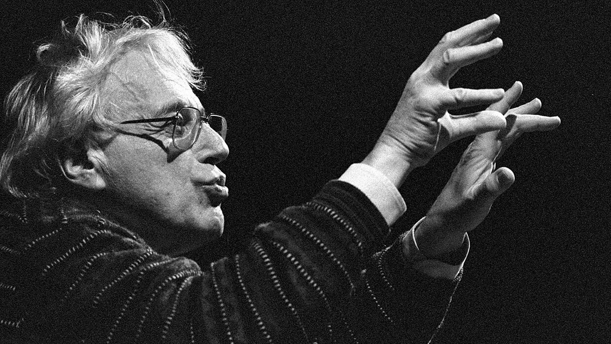 Ligeti compuso El Gran Macabro entre 1975 y 1977, pero veinte años más tarde eliminó todos los pasajes hablados del primer acto.