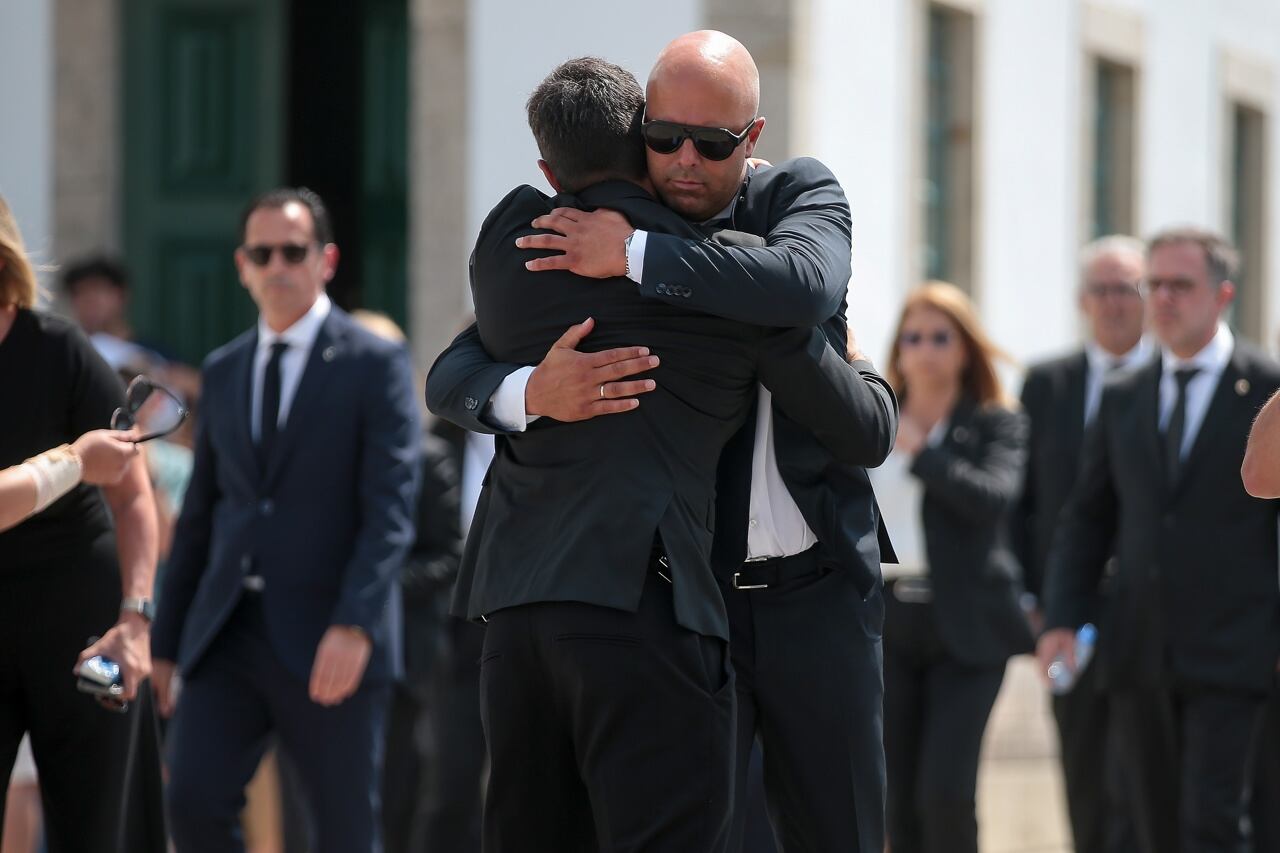 Arne Slot, el entrenador del Liverpool, uno de los asistentes al funeral.