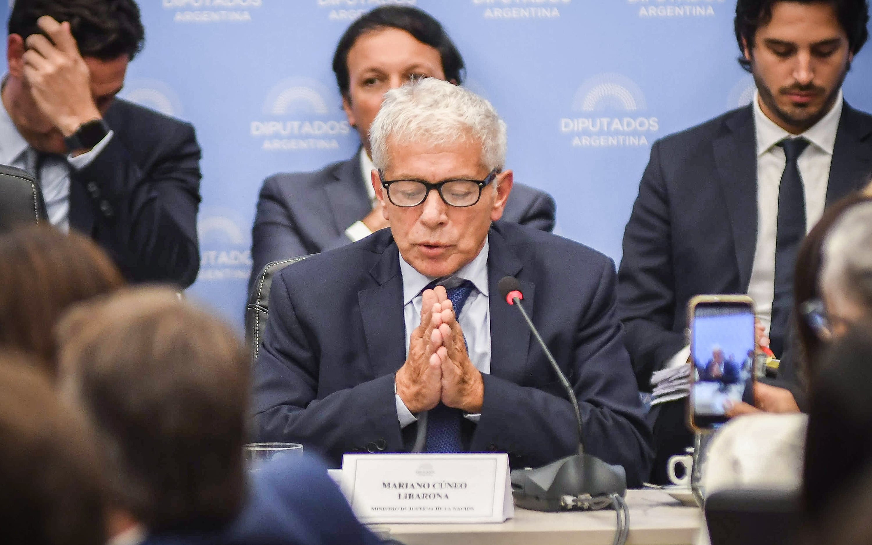 El ministro reconoció que su hermano, con quien comparte estudio, asumió la defensa del narco "Mameluco" Villalba.