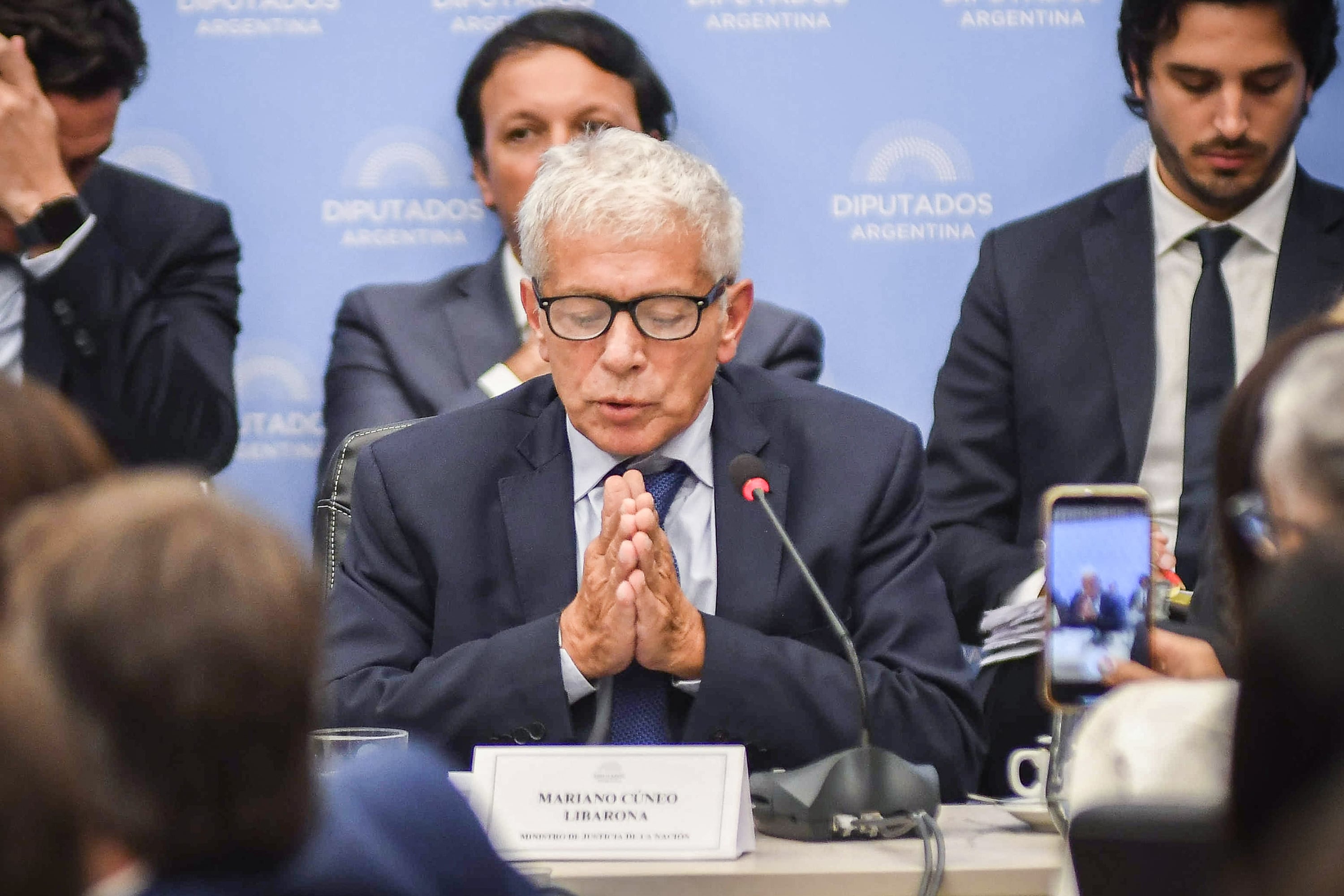 El ministro reconoció que su hermano, con quien comparte estudio, asumió la defensa del narco "Mameluco" Villalba.