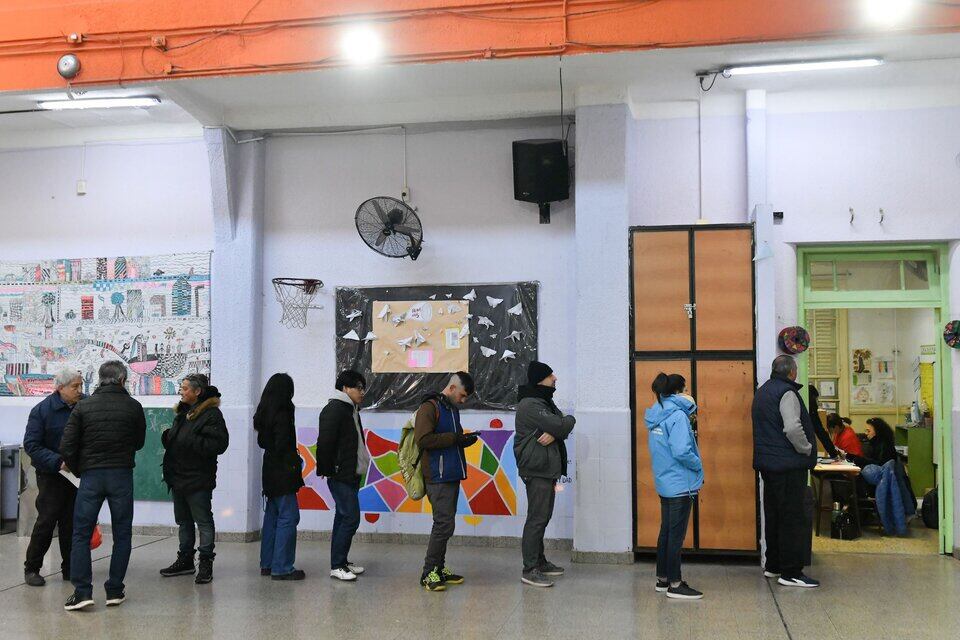 De 8 a 18, las personas podrán ir a emitir su voto. 