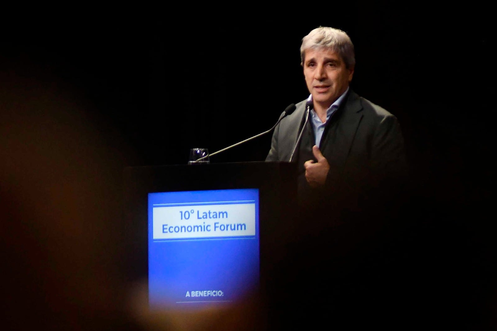 Uno de los pocos gastos del Estado que sube es el pago de la deuda pública.