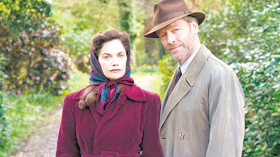 Ruth Wilson e Iain Glen, protagonistas de la miniserie.