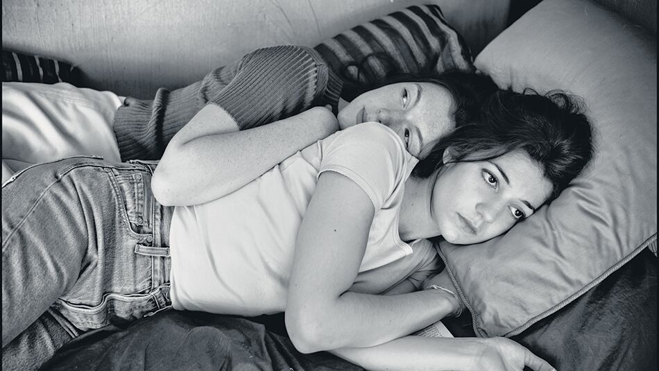 Esther Garrel junto a Louise Chevillotte en Amantes por un día.