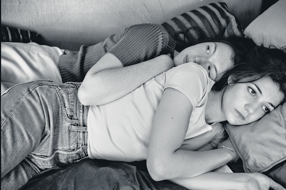 Esther Garrel junto a Louise Chevillotte en Amantes por un día.