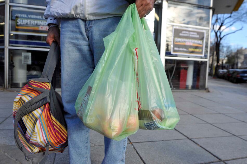 La CAME advierte que ni las ofertas ni los planes de financiamiento logran detener la caída del consumo minorista. 