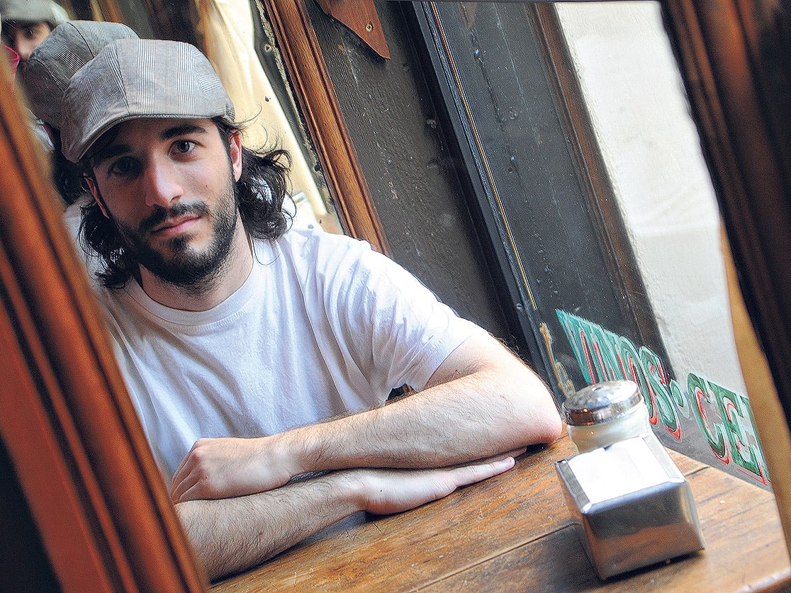 A las influencias del tango más tradicional, Martino les incorpora sus estudios de conservatorio.