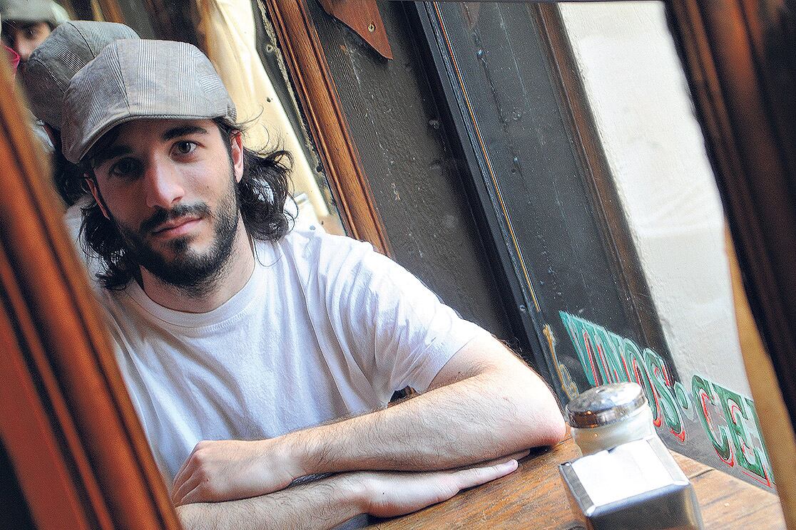 A las influencias del tango más tradicional, Martino les incorpora sus estudios de conservatorio.