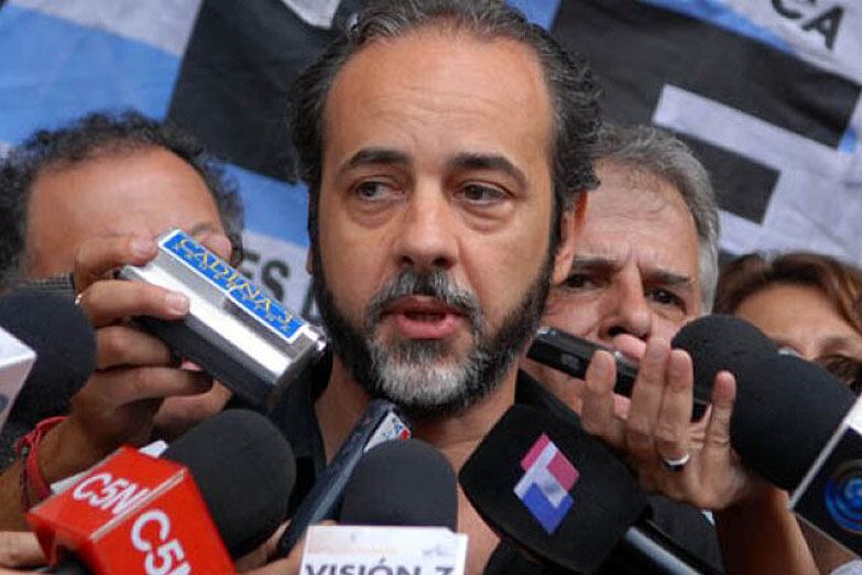 Para López, Bullrich "coló el mérito de poner un niño por día en la cárcel".