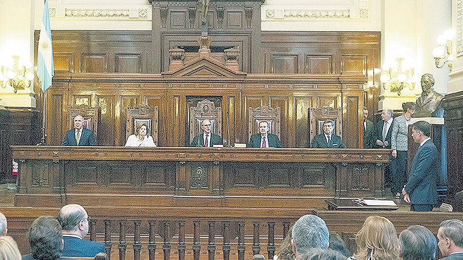 El gobernador puntano le ganó la pulseada a Mauricio Macri, con el voto de la Corte Suprema a su favor.