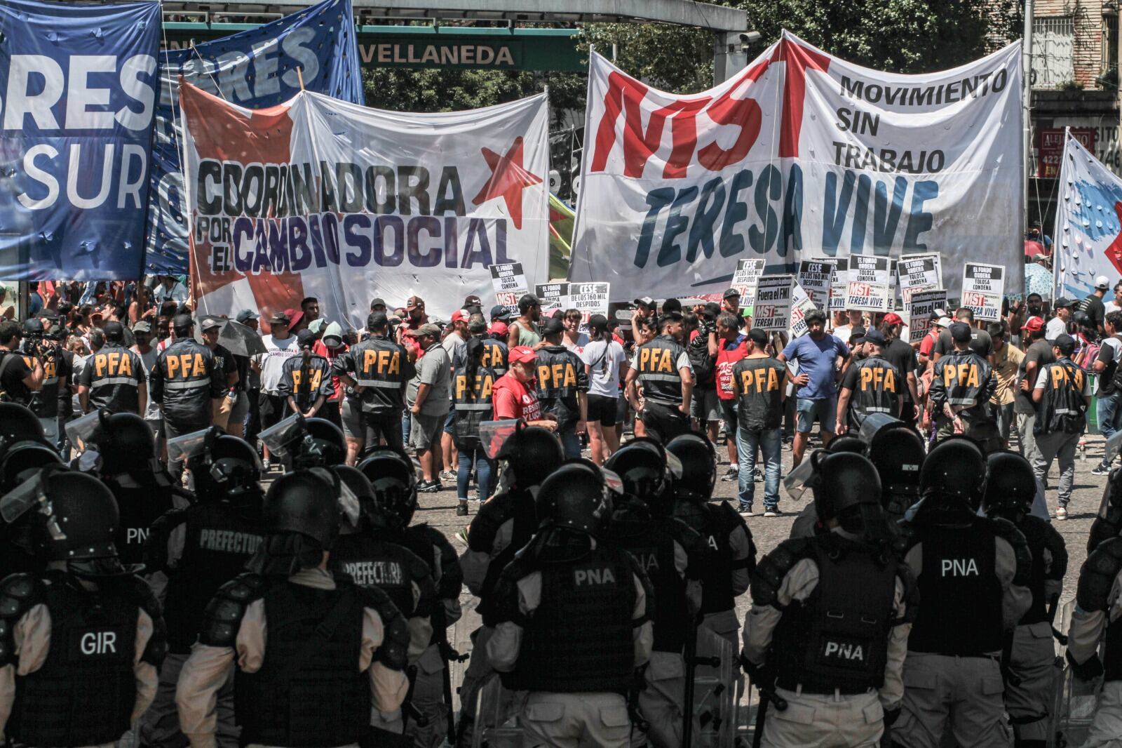 En la Ciudad de Buenos Aires, los principales cortes estuvieron en Puente Pueyrredón, Puente La Noria, Acceso Oeste, la Panamericana y Autopista La Plata-Buenos Aires.