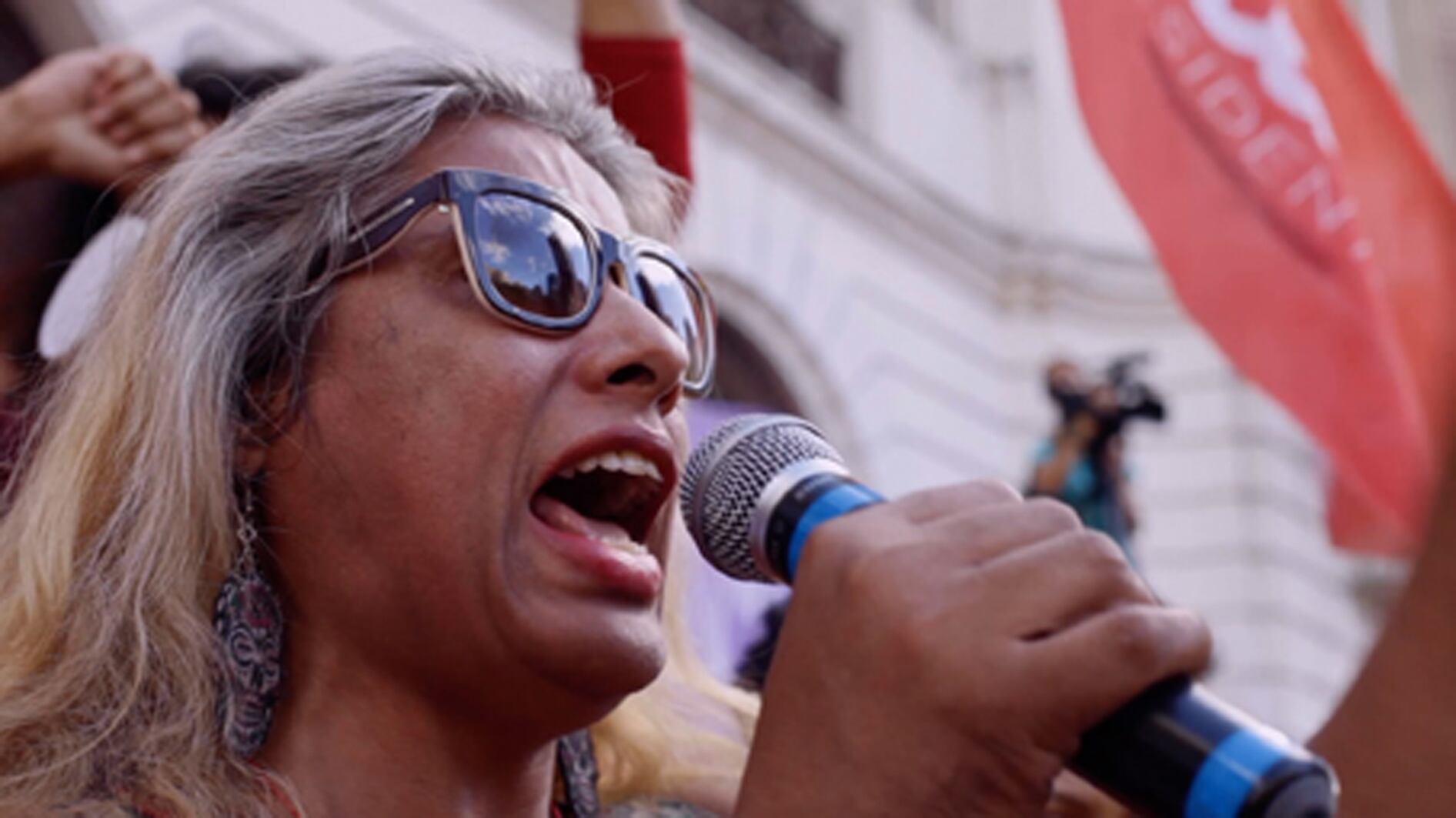 Indianara Siqueira manifestándose en las calles contra el gobierno de Bolsonaro
