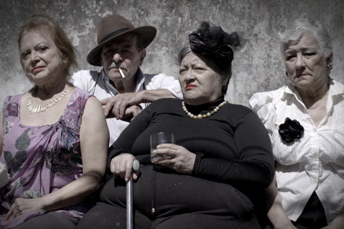 Telma, de negro, junto a sus compañerxs del cineclub.