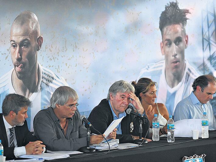 Pérez estuvo encabezando la Asamblea Extraordinaria en Ezeiza.