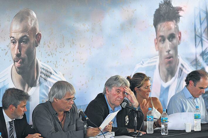 Pérez estuvo encabezando la Asamblea Extraordinaria en Ezeiza.