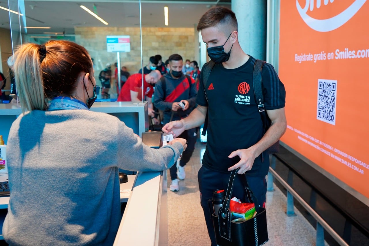 La partida del plantel de River rumbo a Lima.