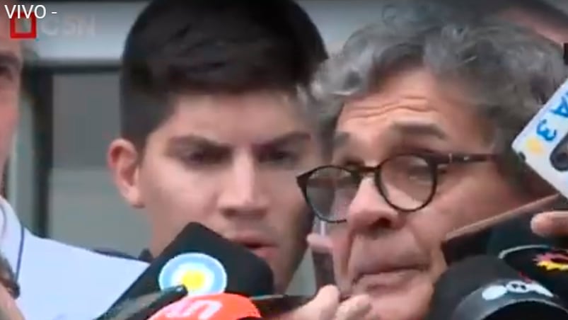 El médico Juan Pablo Rossini dijo que Héctor Olivares está en "estado crítico".