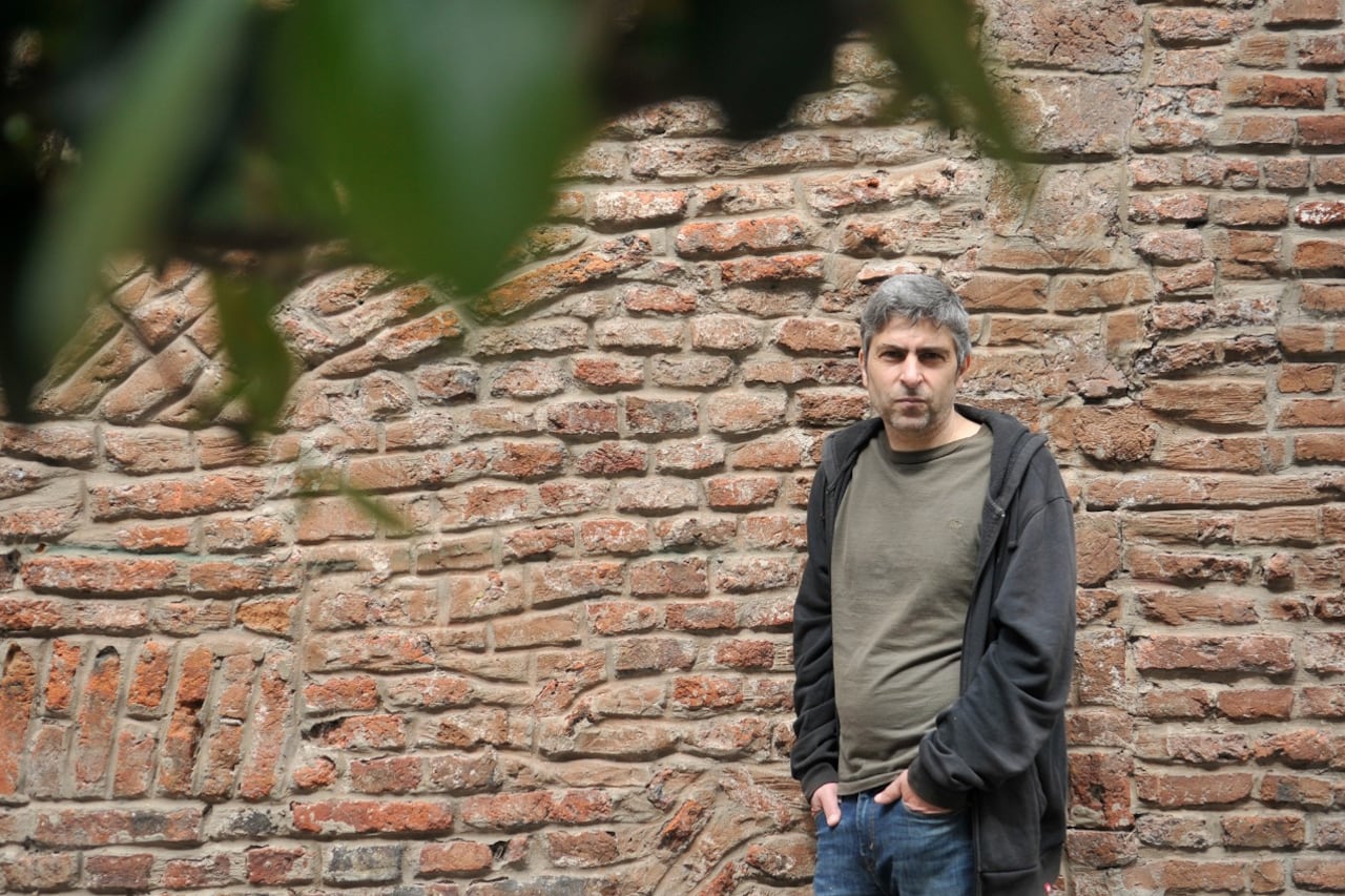 Mafud reconstruye el pasado utilizando fuentes indirectas: diarios, revistas, programas de salas de cine.