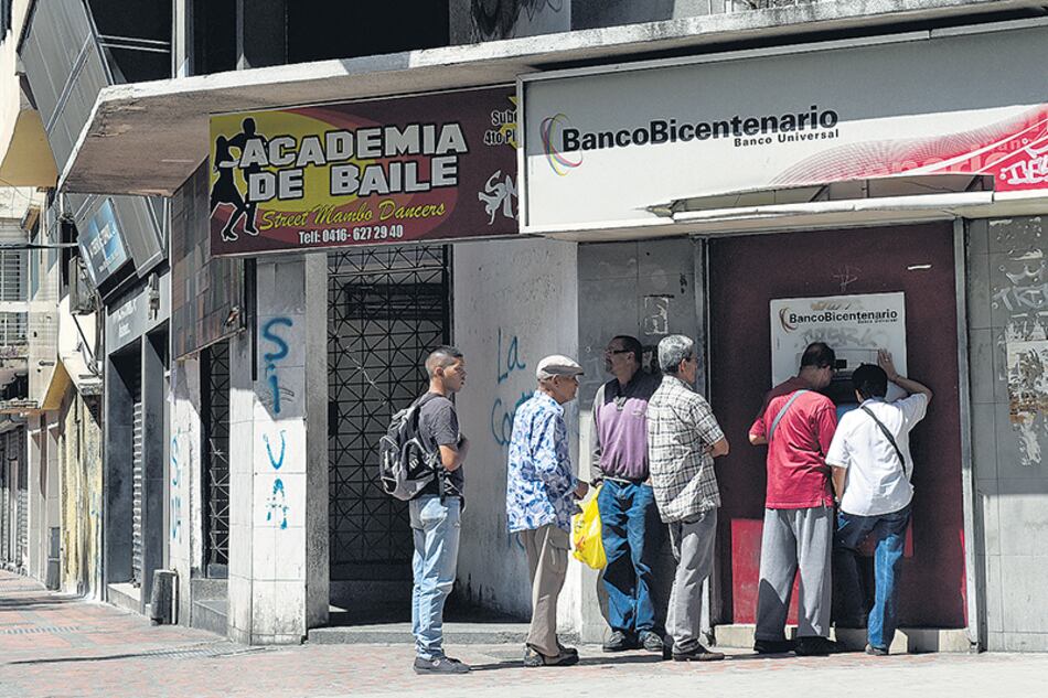 El gobierno anunciará hoy una lista de precios de bienes de consumo; pidió que los venezolanos vigilen los precios.