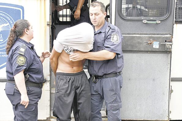 Los acusados, cinco jóvenes veinteañeros, quedaron detenidos en la Alcaidía de Batán.