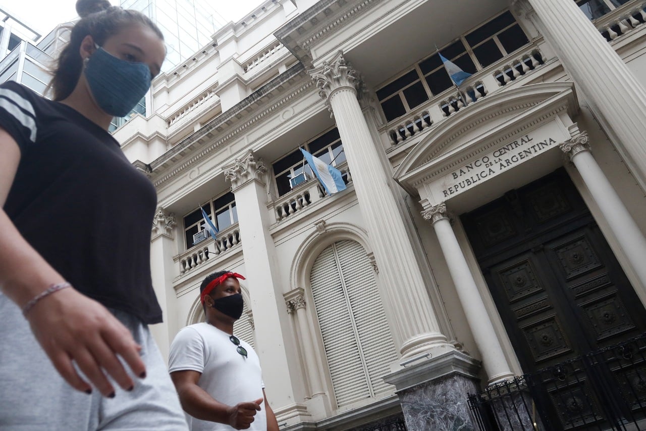 El tipo de cambio ilegal cerró este miércoles en 156 pesos.