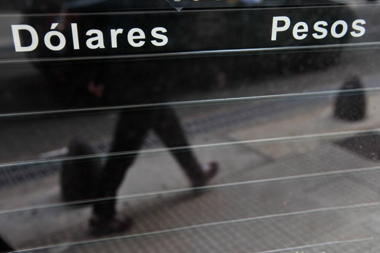 El contado con liquidación acumula una baja de 16 pesos contra el pico del jueves pasado.