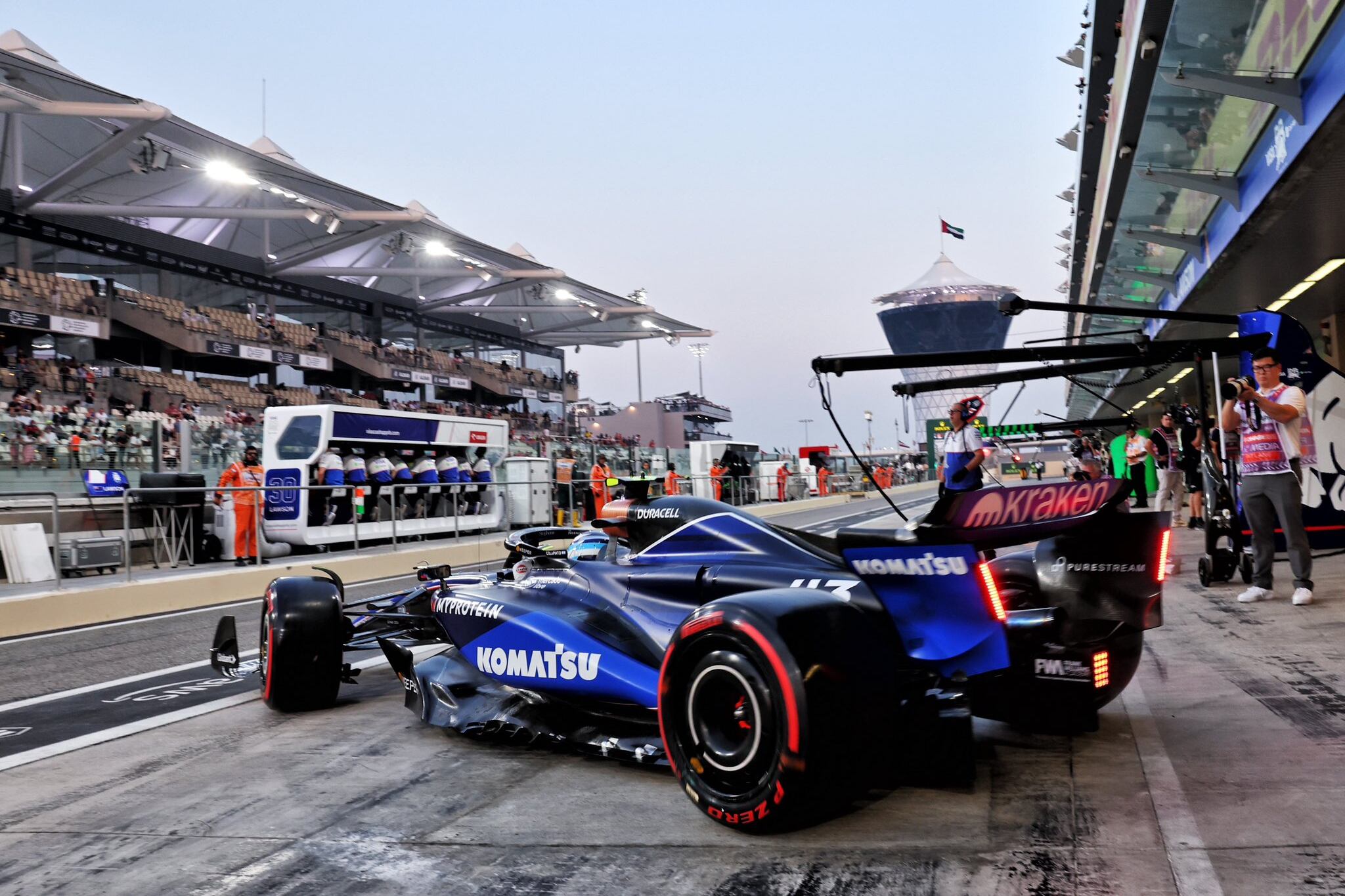 Colapinto, listo para la acción en Abu Dhabi. @WilliamsRacing