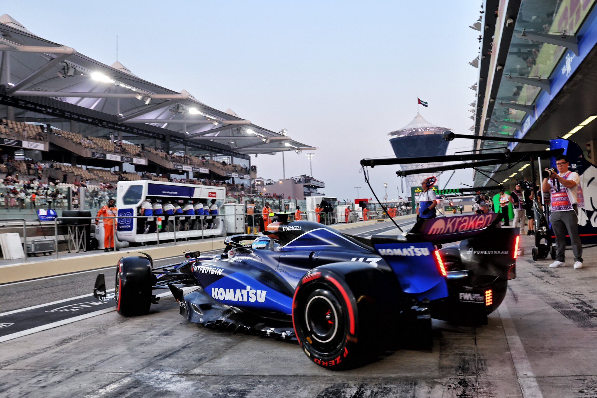 Colapinto, listo para la acción en Abu Dhabi. @WilliamsRacing