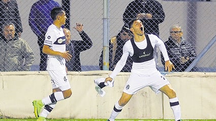 Licht festeja el gol de la victoria.