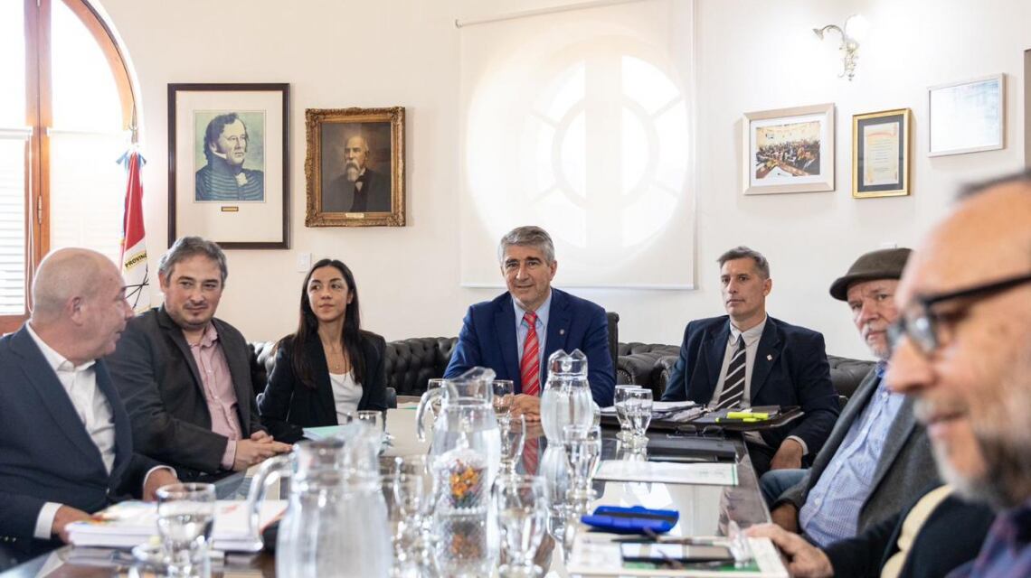 Un encuentro amable en la Casa Gris pero sin mucho avance.