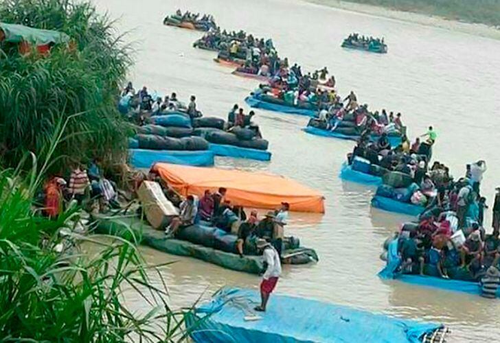 El paso en gomones, un clásico, combatido por la Naval boliviana. 