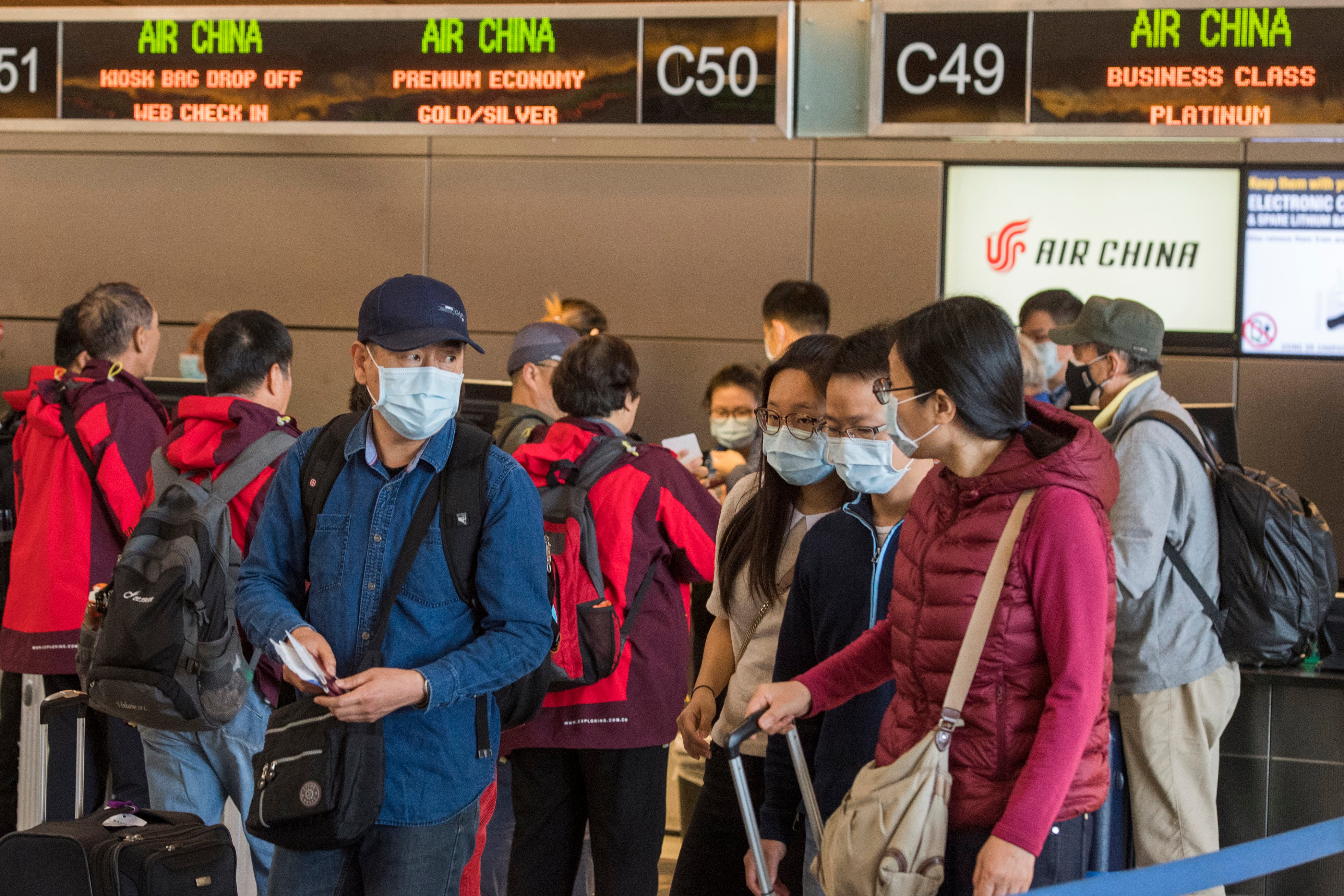 En EE.UU. prohibió la entrada a personas que llegaran de China.
