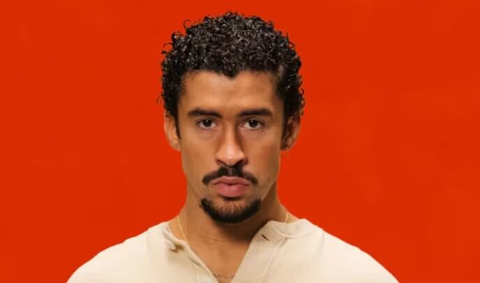 El propio músico había adelantado en una entrevista con la revista británica i-D que no llevaría su gira a Estados Unidos debido a su preocupación por las redadas migratorias de ICE, intensificadas bajo la administración de Donald Trump