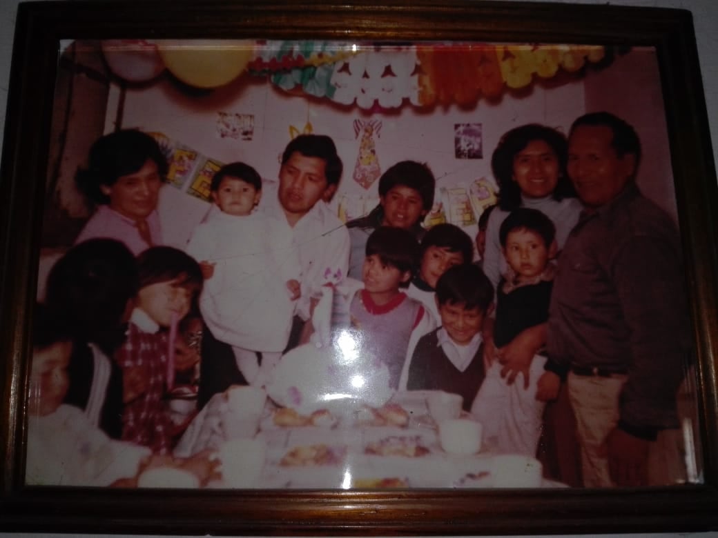 Félix (arriba, cuarto desde la izquierda) a los 12 años cuando sufrió el terrorismo de Estado.