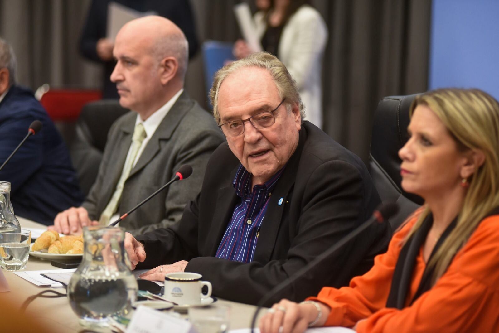 Carlos Heller, junto a Raúl Rigo (secretario de Hacienda) y Claudia Balestrini (subsecretaria de Ingresos Públicos)