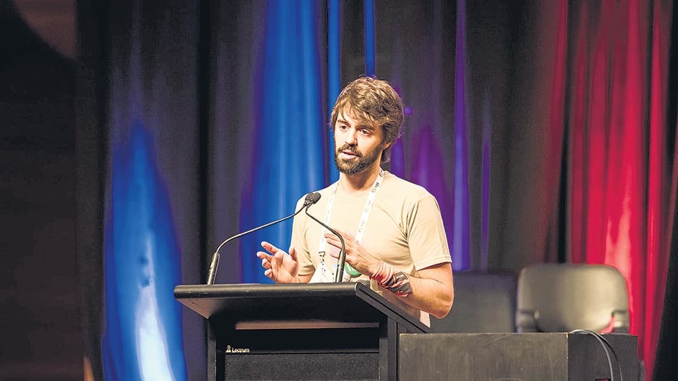 El abogado argentino Lucas Ramón Mendos, uno de los 10 profesionales que trabajan en la casa central de ILGA en Ginebra.