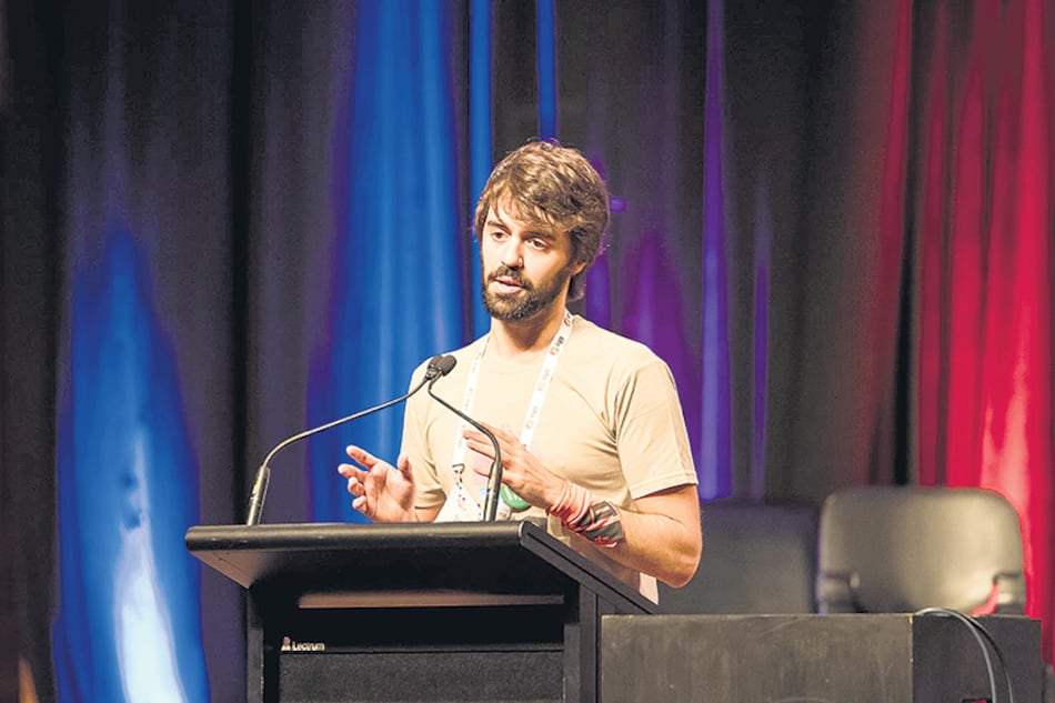 El abogado argentino Lucas Ramón Mendos, uno de los 10 profesionales que trabajan en la casa central de ILGA en Ginebra.