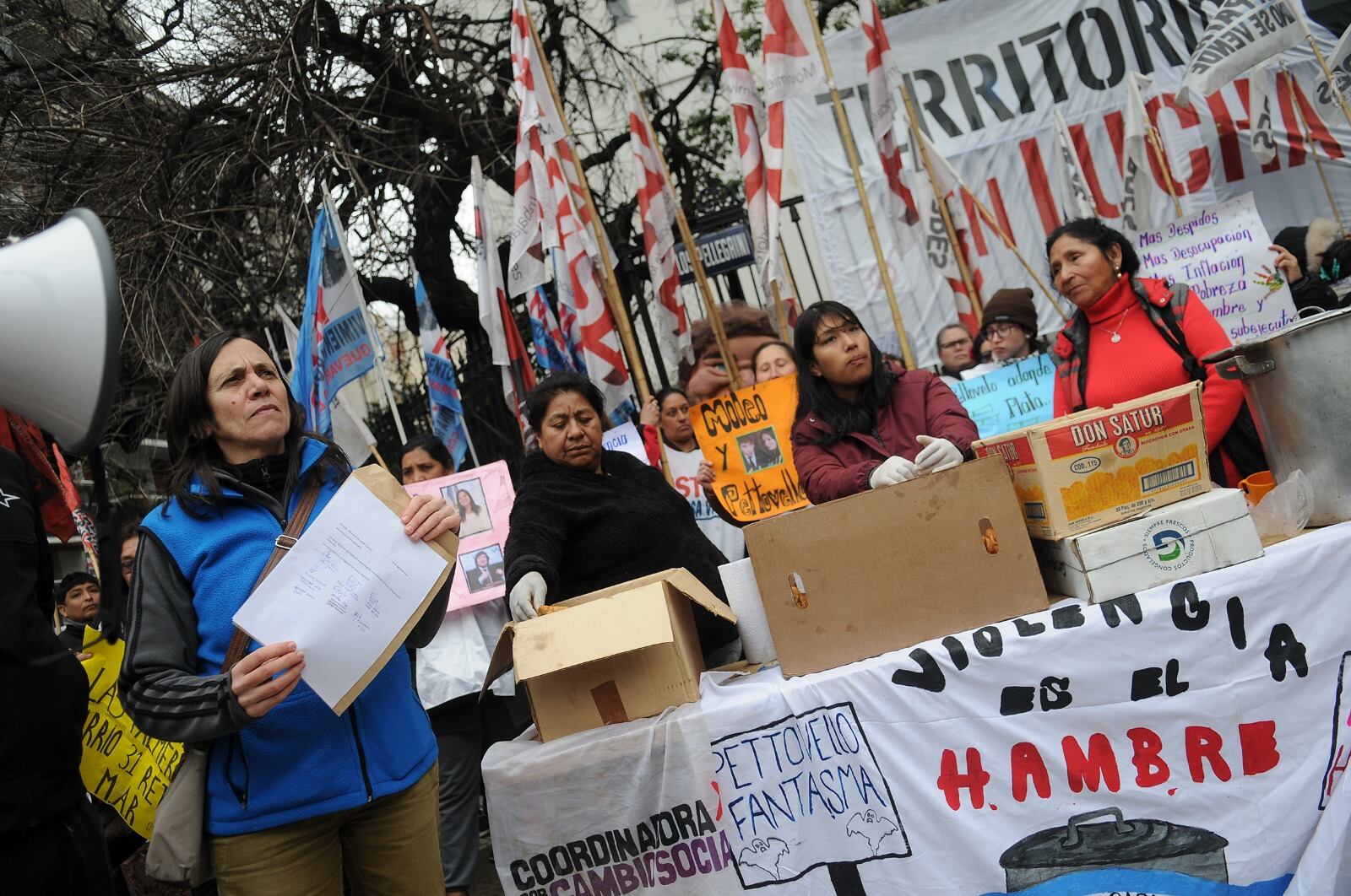 Las organizaciones sociales siguen calentando la calle pese a los protocolos de Bullrich. 