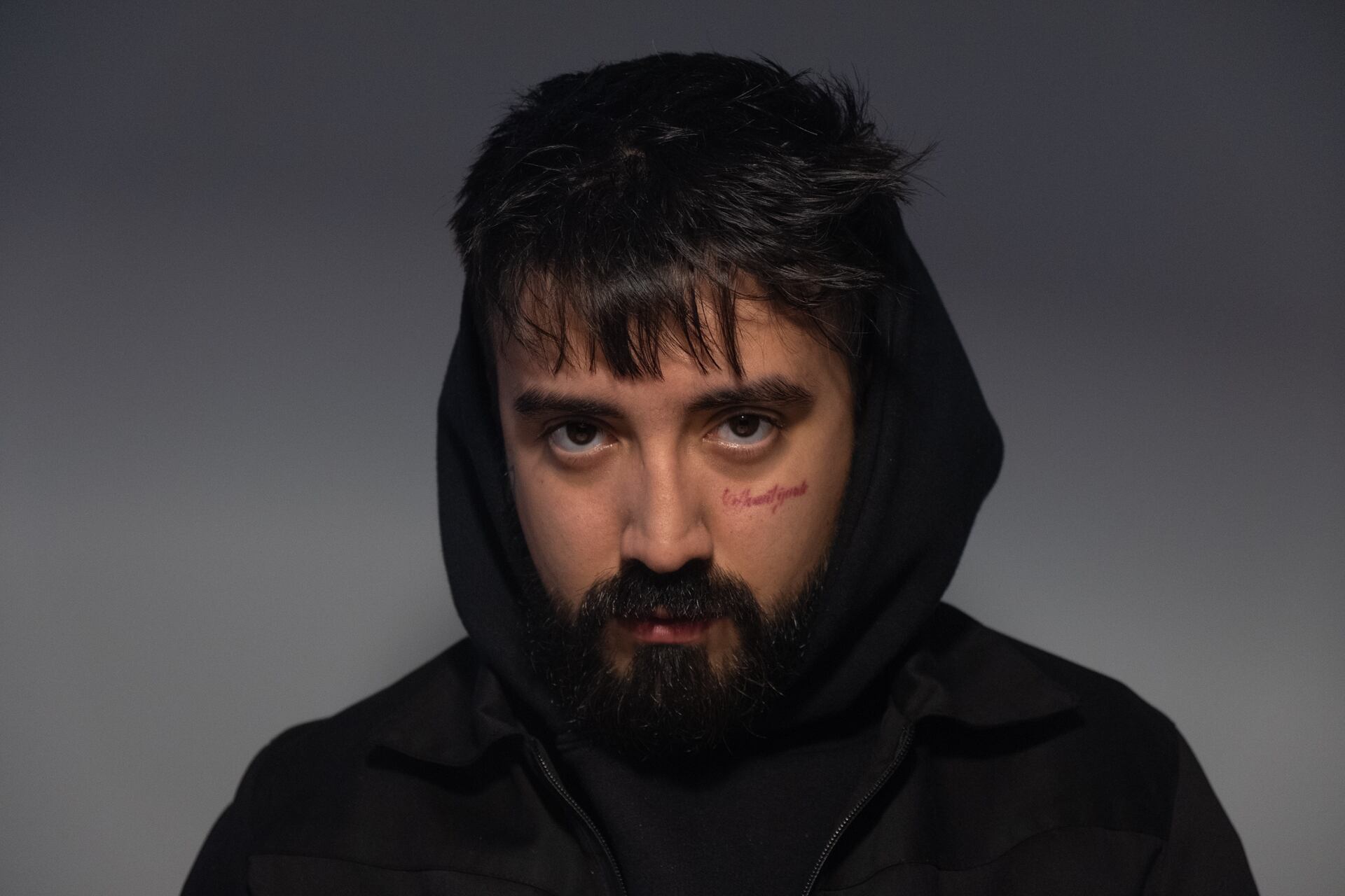 Quentin es uno de los pocos artistas de la escena que siempre expresó su rechazo contra la brutalidad policial, estatal y las políticas económicas