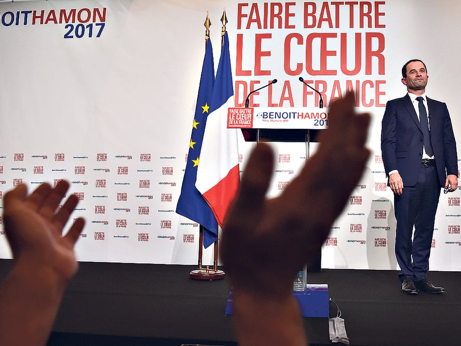 “La izquierda levanta la cabeza y gira hacia el futuro y quiere ganar”, dijo Hamon. 