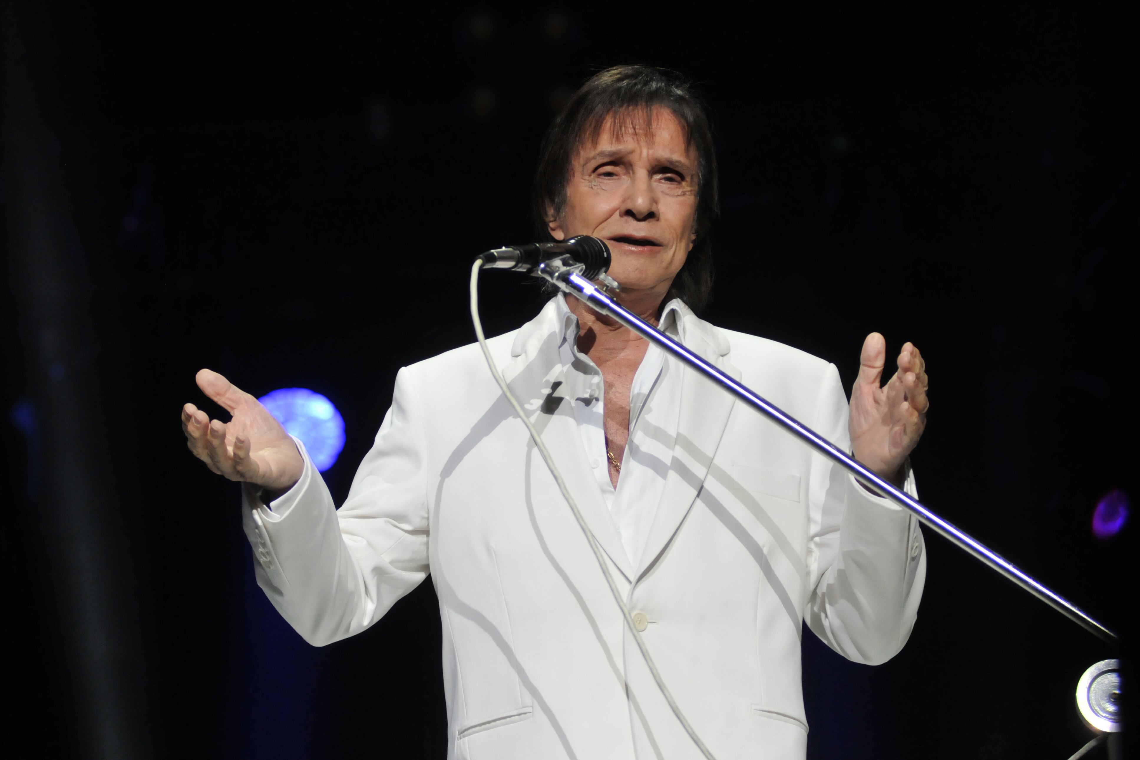 A los 83 años, Roberto Carlos sigue fascinando a su público.