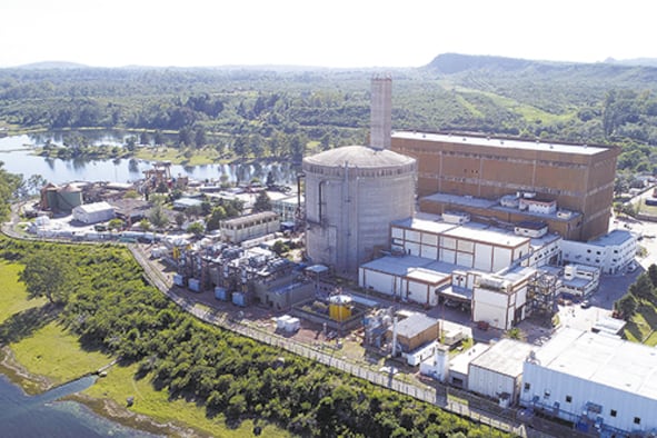 La central nuclear Embalse tiene una potencia de 648 MWe.
