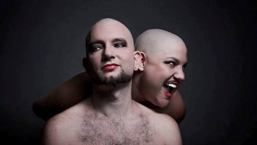 El dúo Bife hace cumbias y tangos queer.