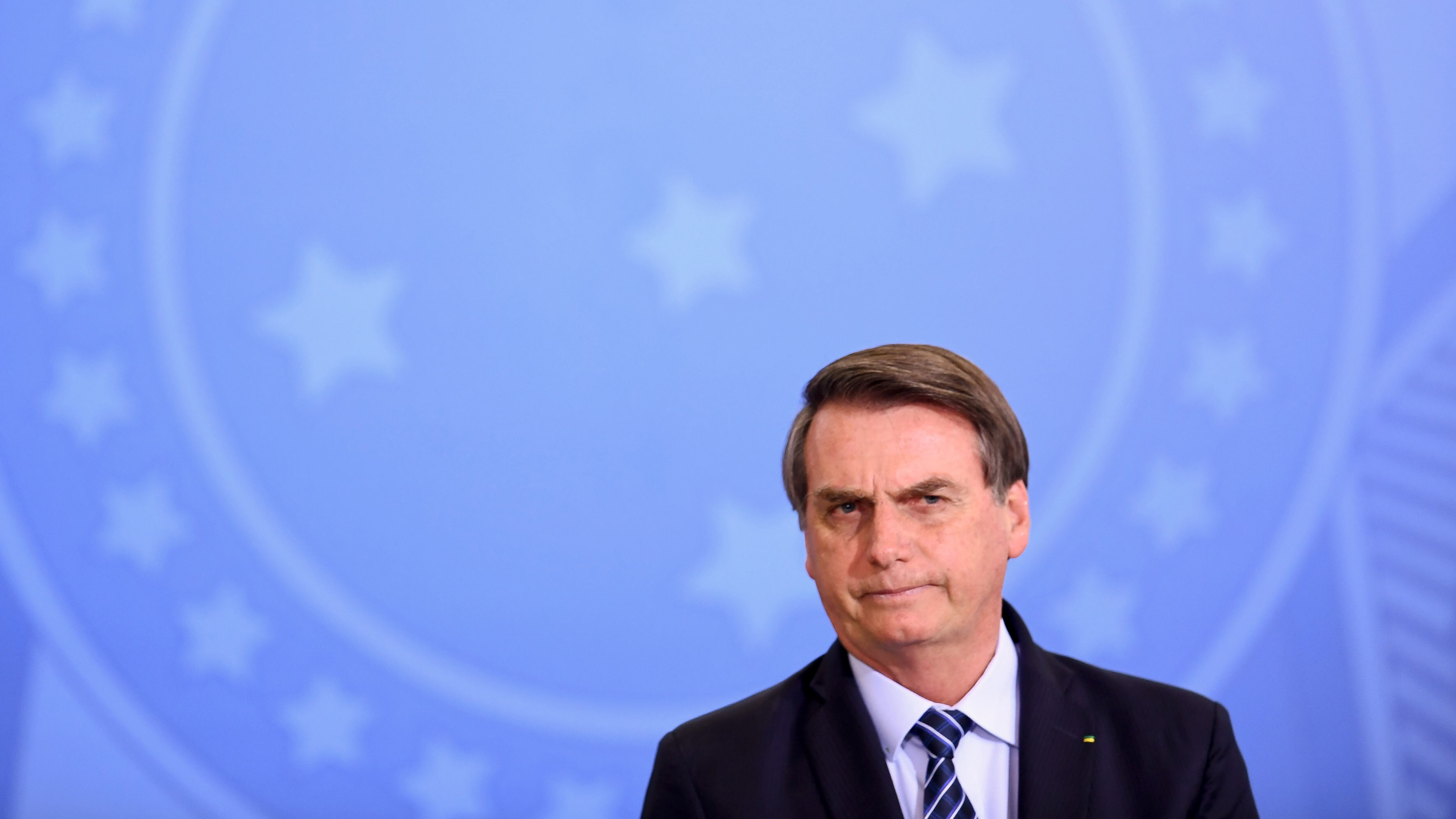 Jair Bolsonaro lleva ocho meses de gobierno : su imagen en caída libre.