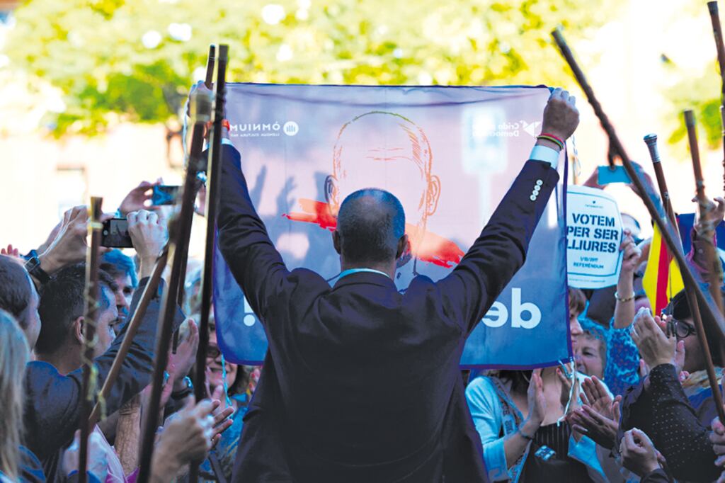 El alcalde de Premià de Mar al llegar a un juzgado de Barcelona, acusado de desobediencia.