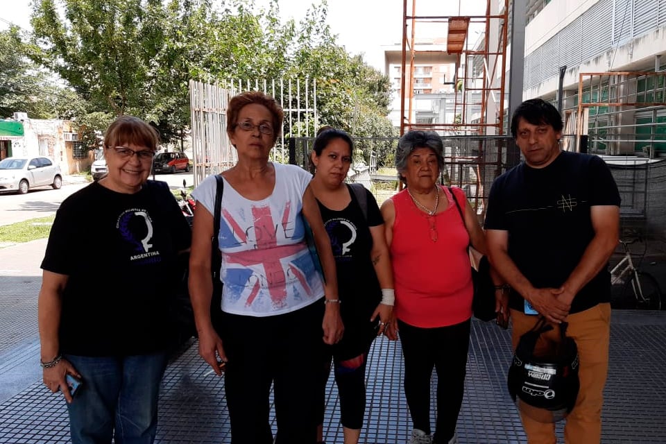 Familiares de la víctima, en el Centro de Justicia Penal. 
