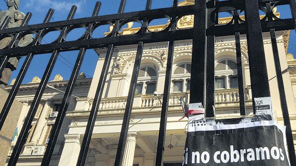 La principal variable de ajuste son los salarios de los docentes.