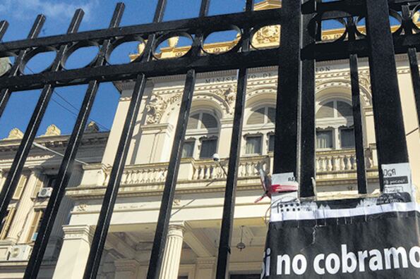 La principal variable de ajuste son los salarios de los docentes.