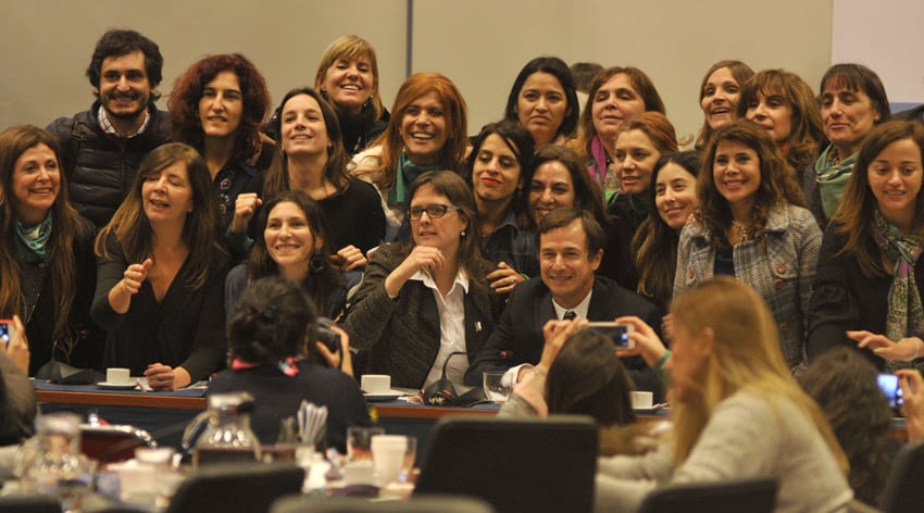 Se calcula que la sesión en la Cámara de Diputados durará no menos de 14 horas de debate ininterrumpido.