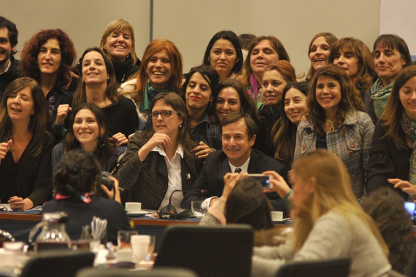 Se calcula que la sesión en la Cámara de Diputados durará no menos de 14 horas de debate ininterrumpido.